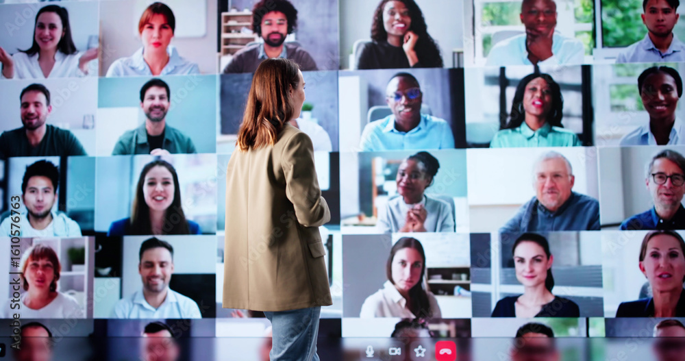 Obraz premium Engage In Online Training