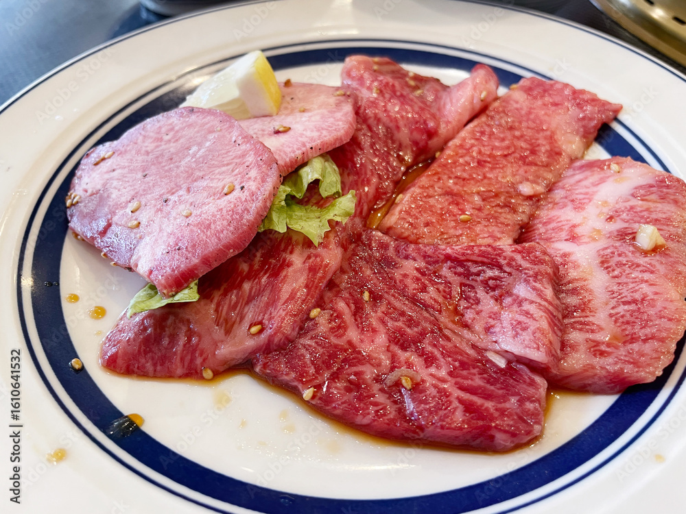 Fototapeta premium 焼肉ランチの牛タン塩・カルビ・ロース