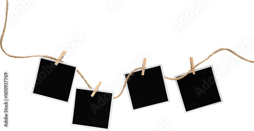 Quadro su tela Aesthetic Blank Polaroids Hanging On A Rope