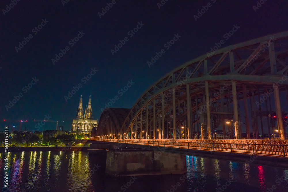 Fototapeta premium Köln Dom bei Nacht_02