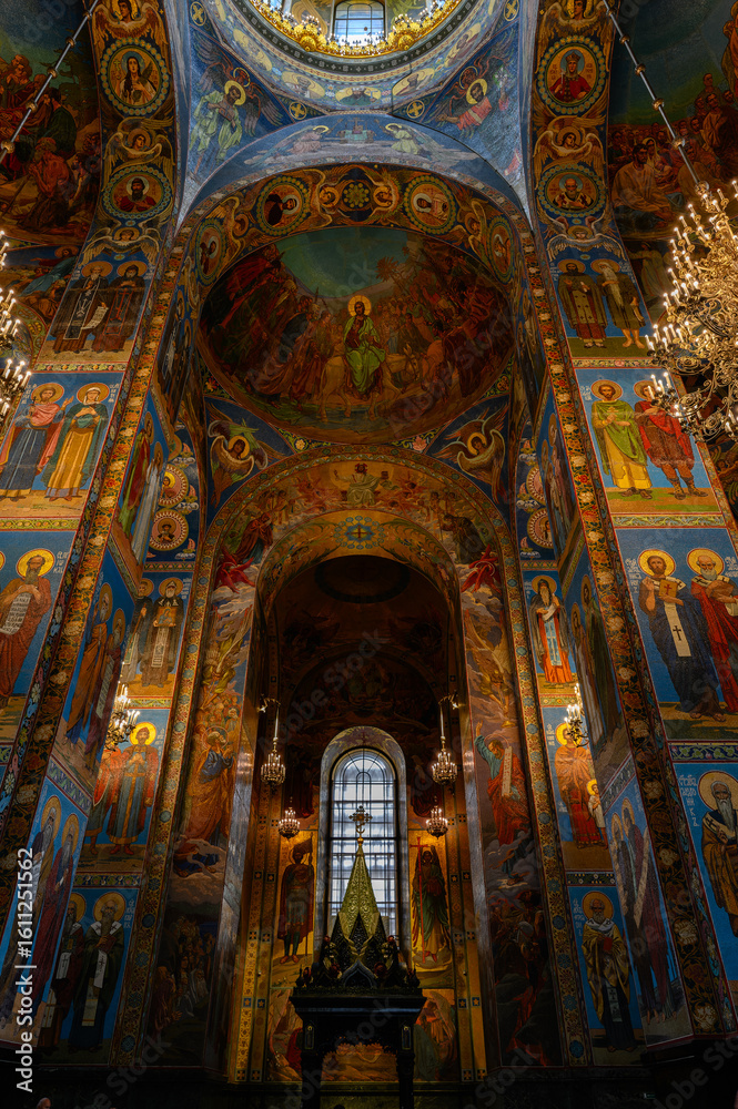 Obraz premium interior of the cathedral of the holy sepulchre in jerusalem