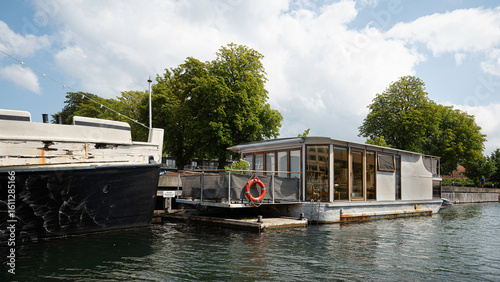 Obraz na płótnie Cocoon - charming houseboat in Copenhagen