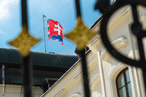 Photography Slowakische Fahne auf dem Dach  des Palais Grassalkovich, Präsidentenpalais, Sit