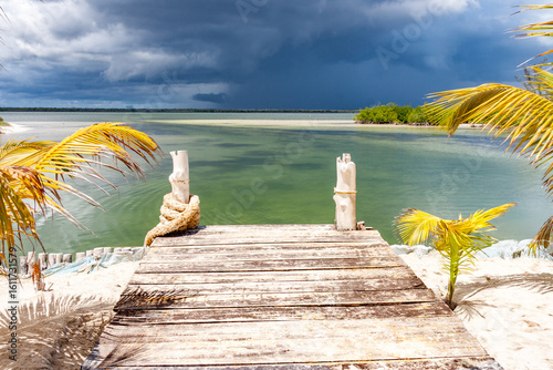 Fotografie Green Lagoon Pier at Isla de la Pasión