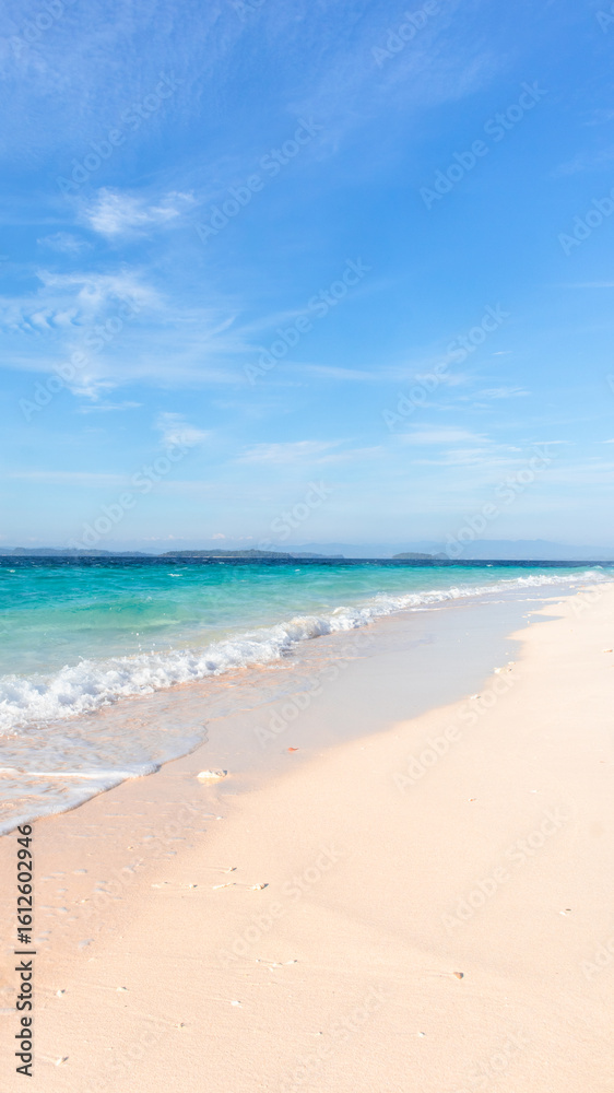 Fototapeta premium Sandy Beach with Clear Blue Waters
