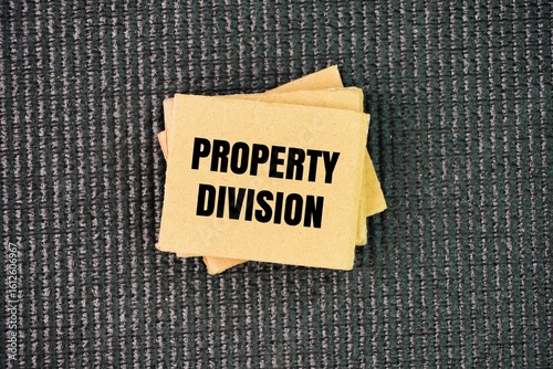 Fotografie Paper with the word property division