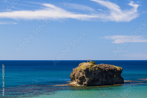 鳥取 白兎海岸の透明度の高い夏の海景