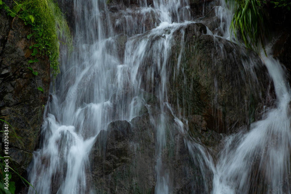 Fototapeta premium 滝。水の流れ。