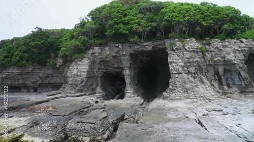 志原海岸「鳥家洞窟」和歌山県白浜町日置 志原海岸「鳥家洞窟」和歌山県白浜町日置 Torike Sea Cave – A Coastal Gem at Shihara Beach, Wakayama Prefecture