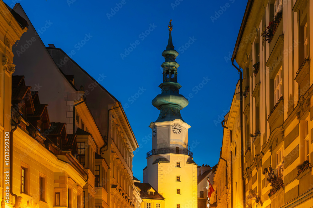 Φωτογραφία Nachtaufnahme des Michaelertors (Michalská brána) in Bratislava, Slowakei