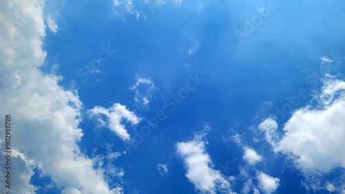 日本の青空・夏空・晴天／Blue skies, summer skies, and sunny days in Japan／일본의 푸른 하늘, 여름 하늘, 맑은 날씨