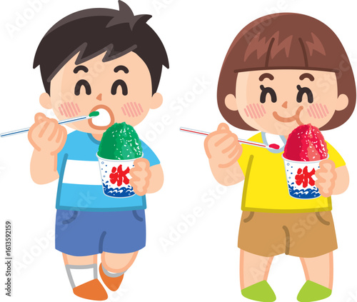 かき氷を食べる子供