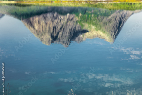 Spiegelung der Gebirge in den Ofoten n Norwegen