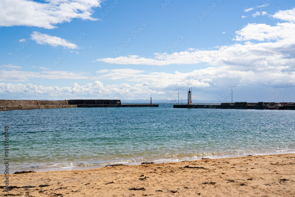 Obraz premium View over Anstruther harbour in the East Neuk in Scotland