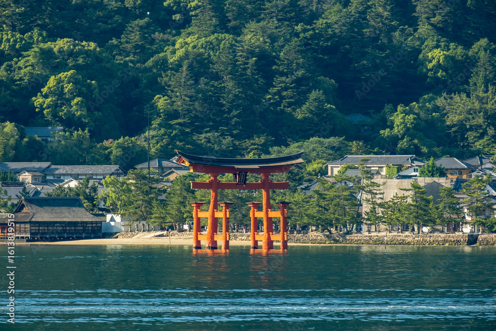 世界遺産・日本三景厳島神社大鳥居 広島県廿日市市宮島 世界遺産・日本三景厳島神社大鳥居 広島県廿日市市宮島