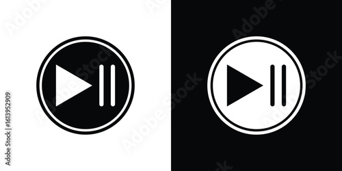 Play pause icon symbol. simple flat symbol on blank background.
