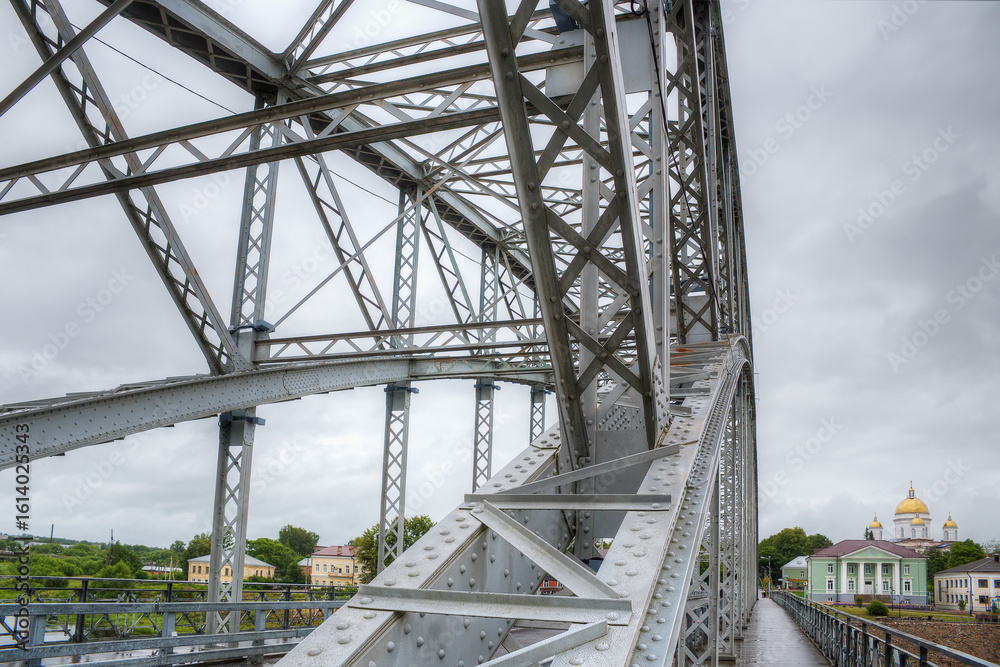 Fototapeta premium Metal arch bridge in the city of Borovichi, Russia.