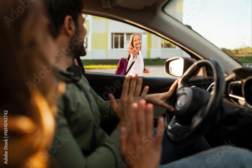 Fotografia Parents bringing their daughter to school, sitting in car and saying bye to chil