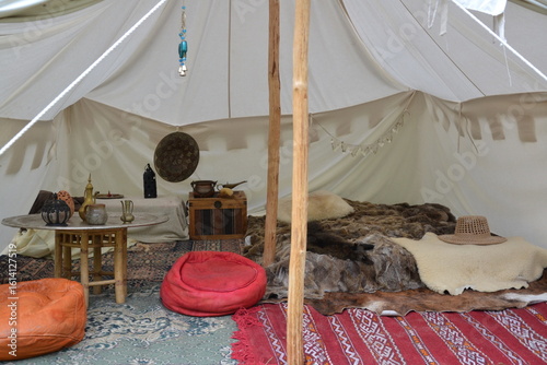Provins, France, 11 juin 2016 : intérieur reconstitué d'une tente médiévale
