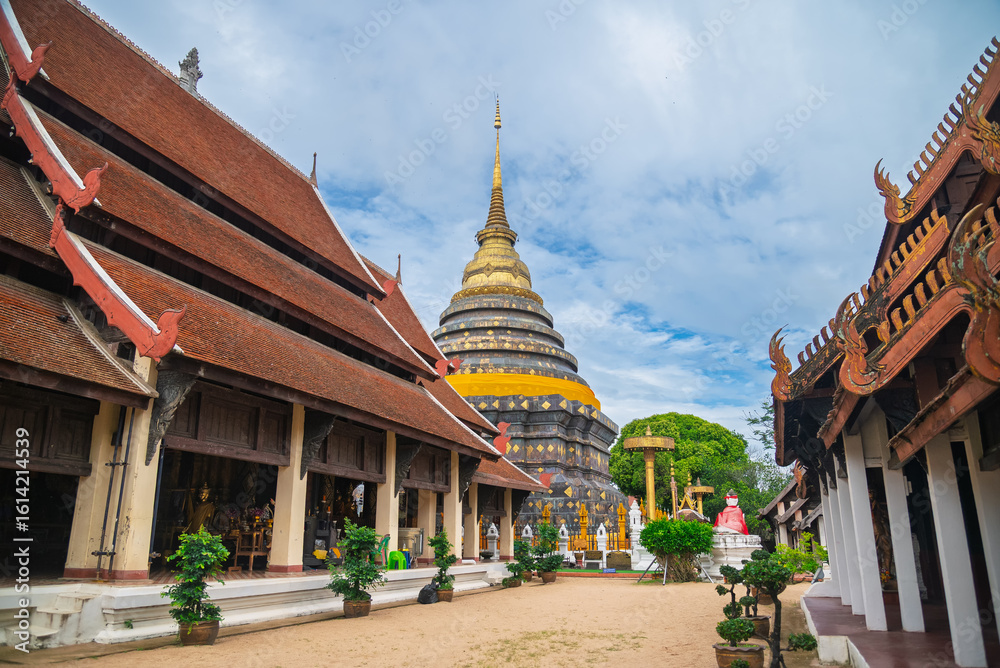 Fototapeta premium Pagoda of Wat Phra That Lampang Luang , Lampang ,Thailand