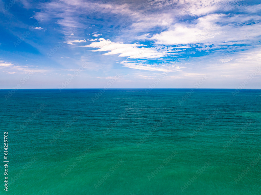 Obraz premium Beautiful sea in summer season Drone view