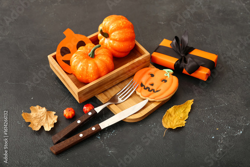 Halloween pumpkin cookie wi...