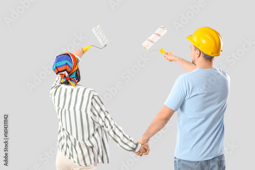 Young couple with paint rol...