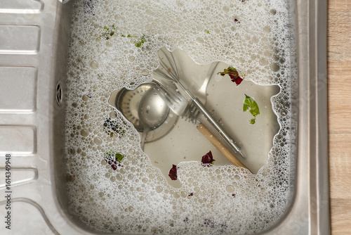 Metallic kitchen sink with ...