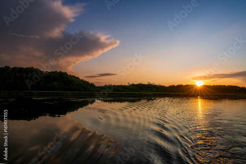 Fototapeta Naklejka Na Ścianę i Meble -  Mazury. Wieczór na jeziorze Kisajno