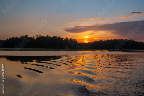 Fototapeta Naklejka Na Ścianę i Meble -  Mazury. Wieczór na jeziorze Kisajno