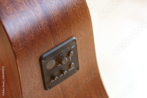 Bilde på lerret Closeup photo of the pickup of a brown wooden mahogany western guitar