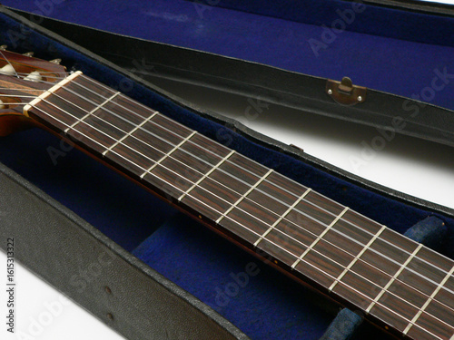 ギターケースに入っているギターのネック部分