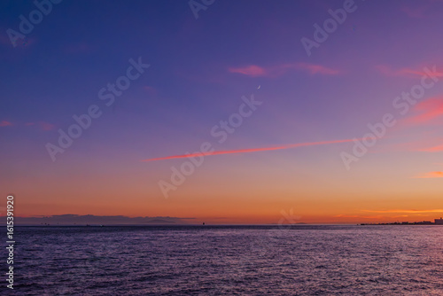 夕焼けと海