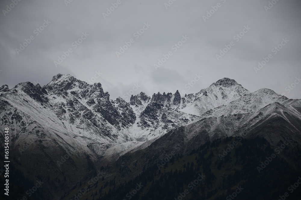 Obraz premium Zailiysky Alatau is a mountain range in the northwest of the Tien Shan
