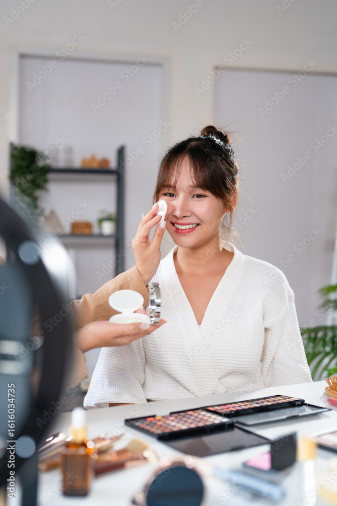Φωτογραφία Beautiful young woman fashion vlogger or blogger reviewing recording video beauty products to share on social media