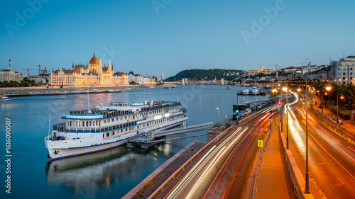 panoramic view at the skyli...