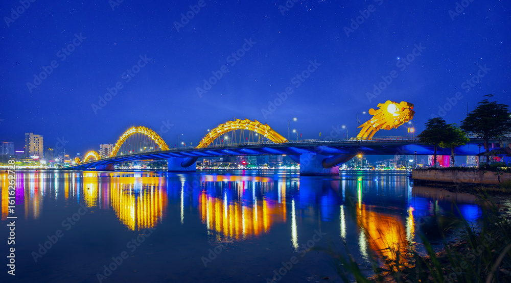 Εκτύπωση καμβά Night view of dragon bridge illuminated over han river in Da nang Vietnam, Famou