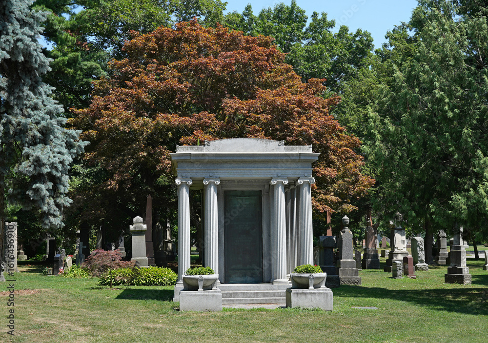 Ταπετσαρία Toronto, Canada -  Mount Pleasant Cemetery, with classical style family mausoleu