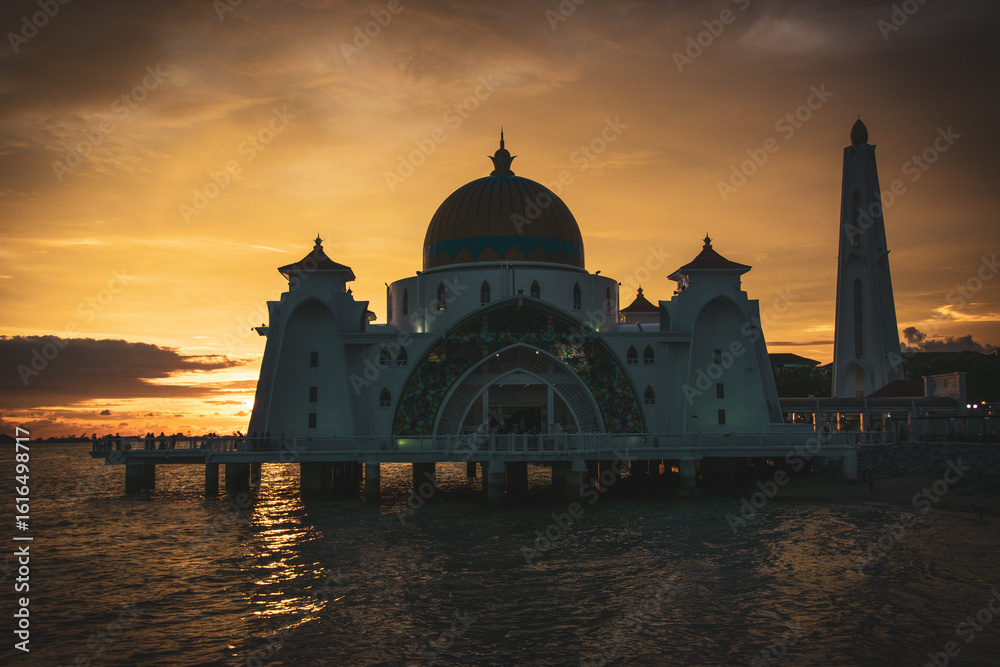 Naklejka premium Floating Mosque on the Strait of Malacca