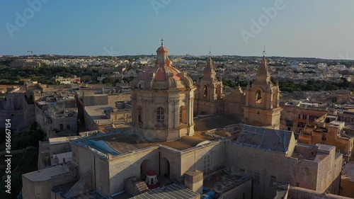 Luftaufnahme der historischen Stadt Mdina auf Malta – Stadtmauern, Gassen und Architektur Sonnenuntergang 2