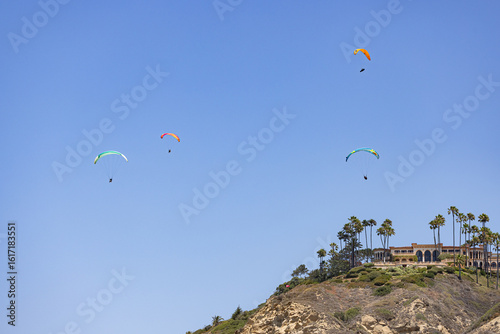 Фотография Paraglider flying high over Torrey Pines San Diego California 2025
