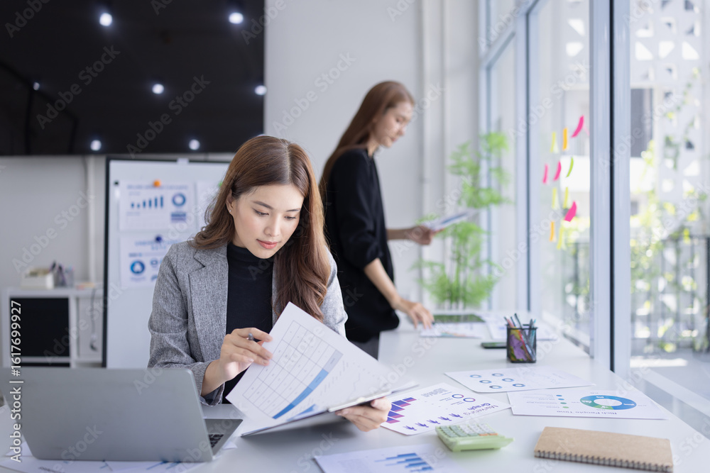 Fototapeta premium businesswoman working together with marketing strategy analysis at meeting room.