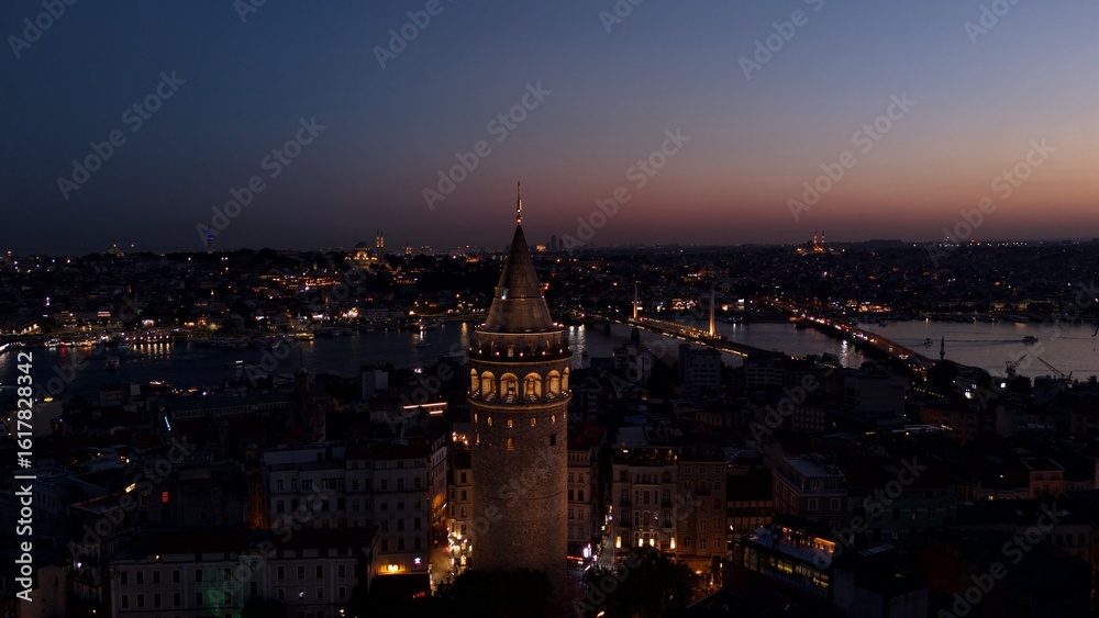 Obraz premium Maidens Tower in Bosphorus Strait, Istanbul City, Turkey