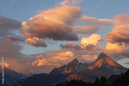 Konstfotografi Gigantischer Sonnenaufgang bei Maria Gern mit Blick auf den Watzmann