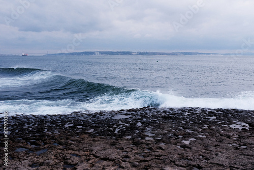Fototapeta Naklejka Na Ścianę i Meble -  High waves in the ocean