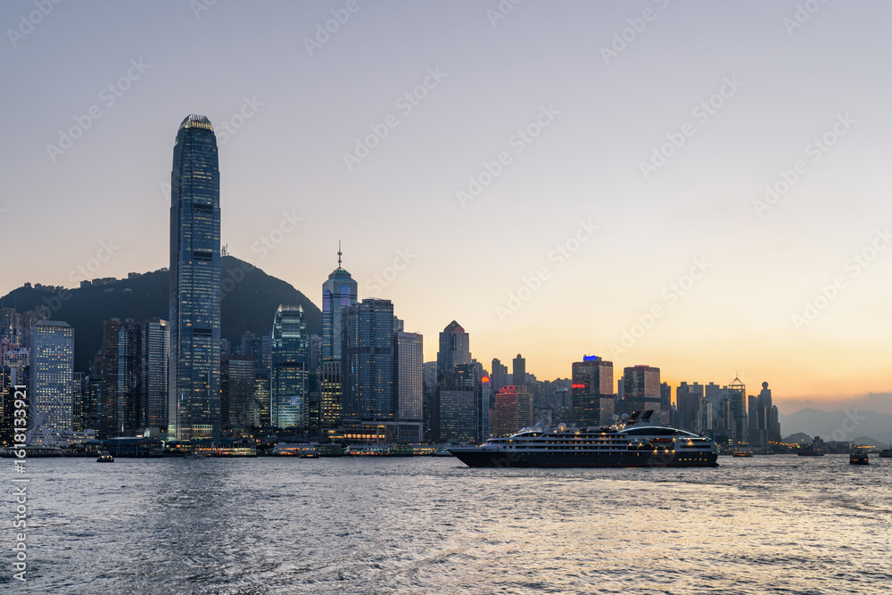Fototapeta premium Awesome view of cruise ship crossing Victoria harbor at sunset