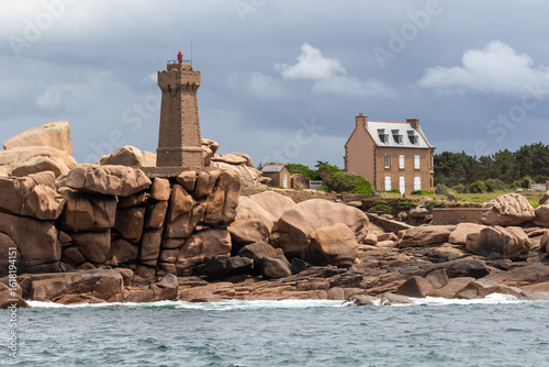 Phare de Mean Ruz sur la Côte de granit rose dans les Côtes d'Armor - Bretagne