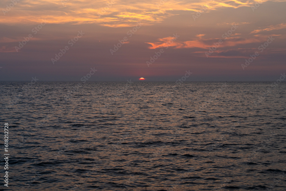 Fototapeta premium sunset over the sea
