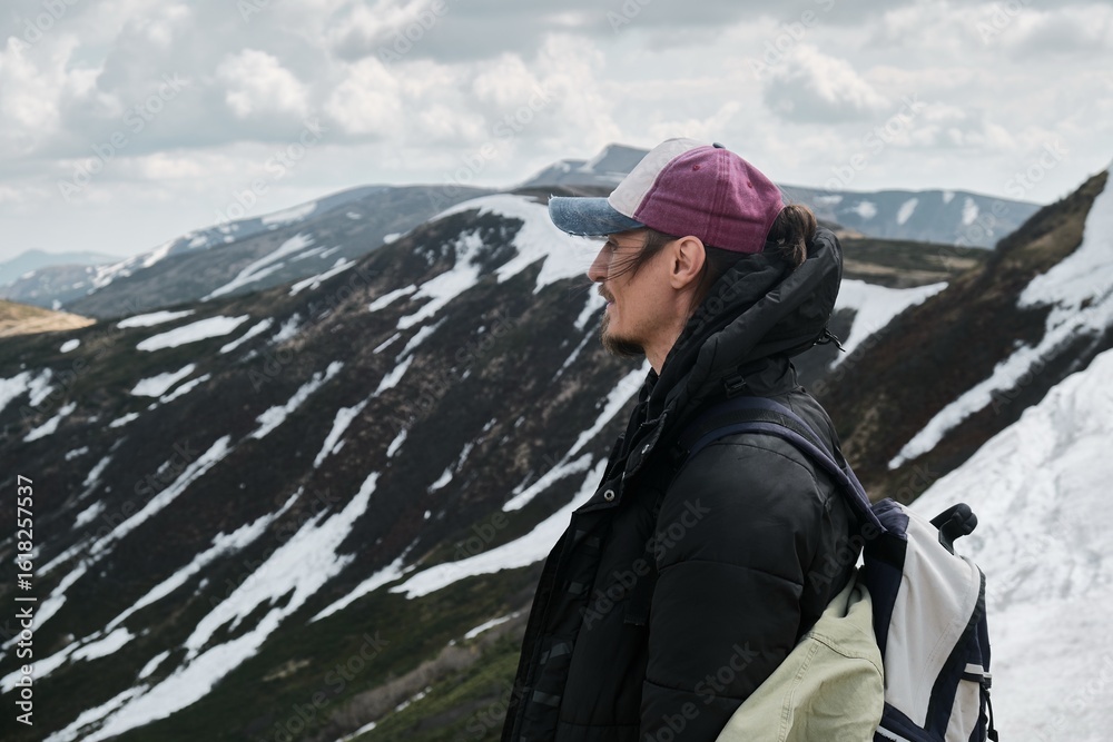 Obraz premium Hiker in Snowy Mountain Landscape, Winter Adventure