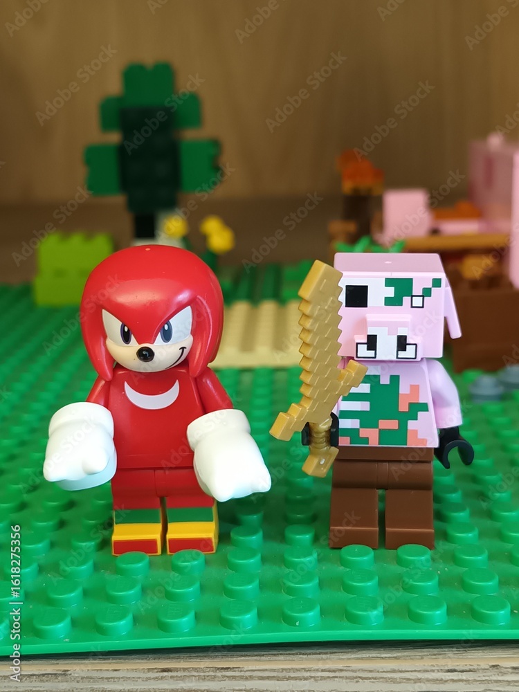 Naklejka premium Knuckles the Echidna and Minecraft Zombie Pigman Lego Figures